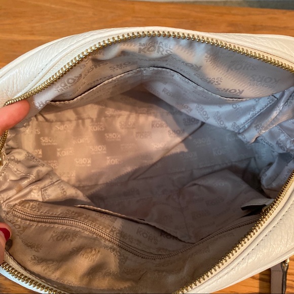 Michael Kors White Crossbody Bag - Picture 5 of 5